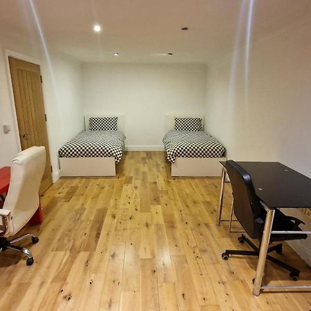 Comfort Sleep - Rooms With Shared Facilities 윈저 외부 사진