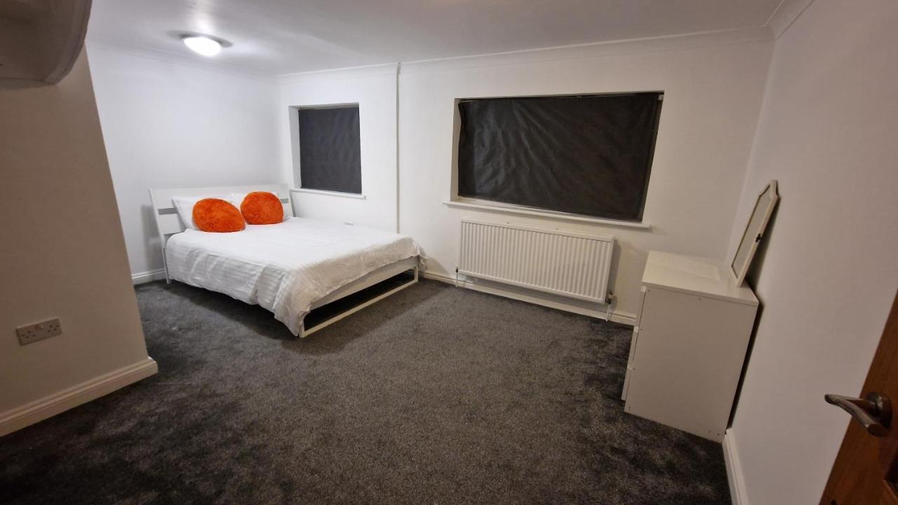 Comfort Sleep - Rooms With Shared Facilities 윈저 외부 사진