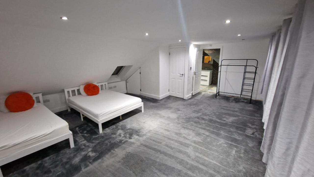Comfort Sleep - Rooms With Shared Facilities 윈저 외부 사진