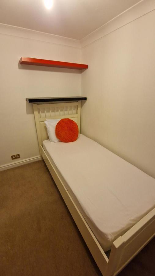 Comfort Sleep - Rooms With Shared Facilities 윈저 외부 사진