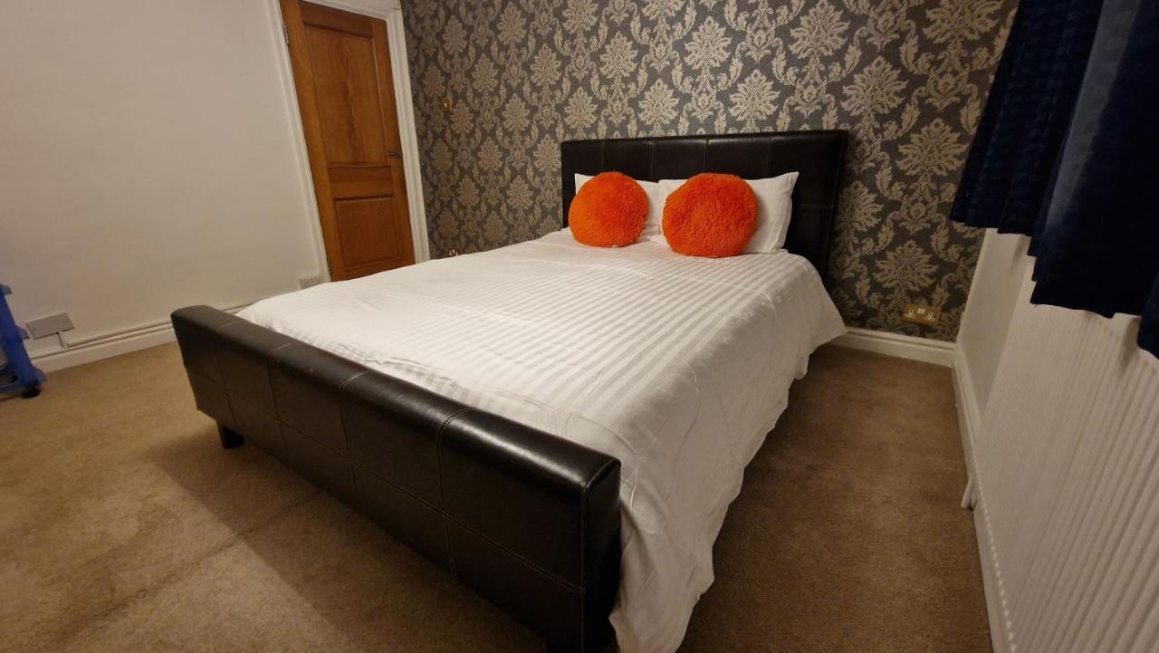 Comfort Sleep - Rooms With Shared Facilities 윈저 외부 사진