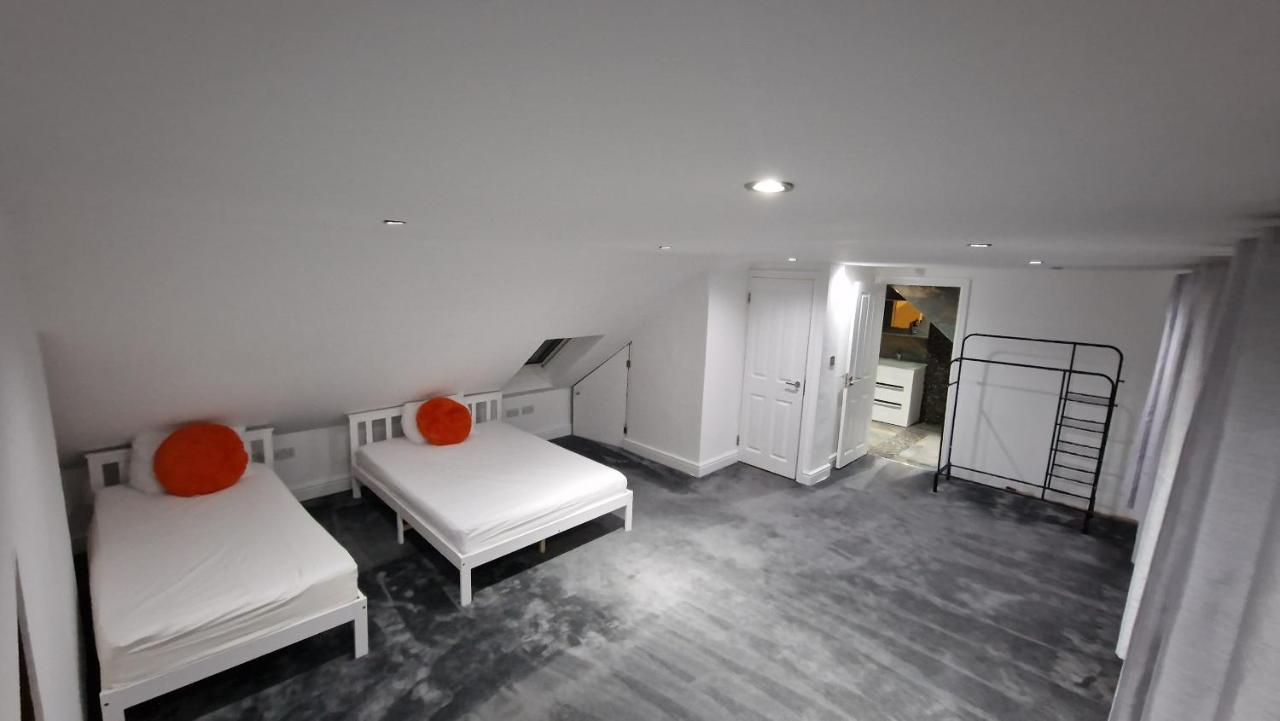 Comfort Sleep - Rooms With Shared Facilities 윈저 외부 사진