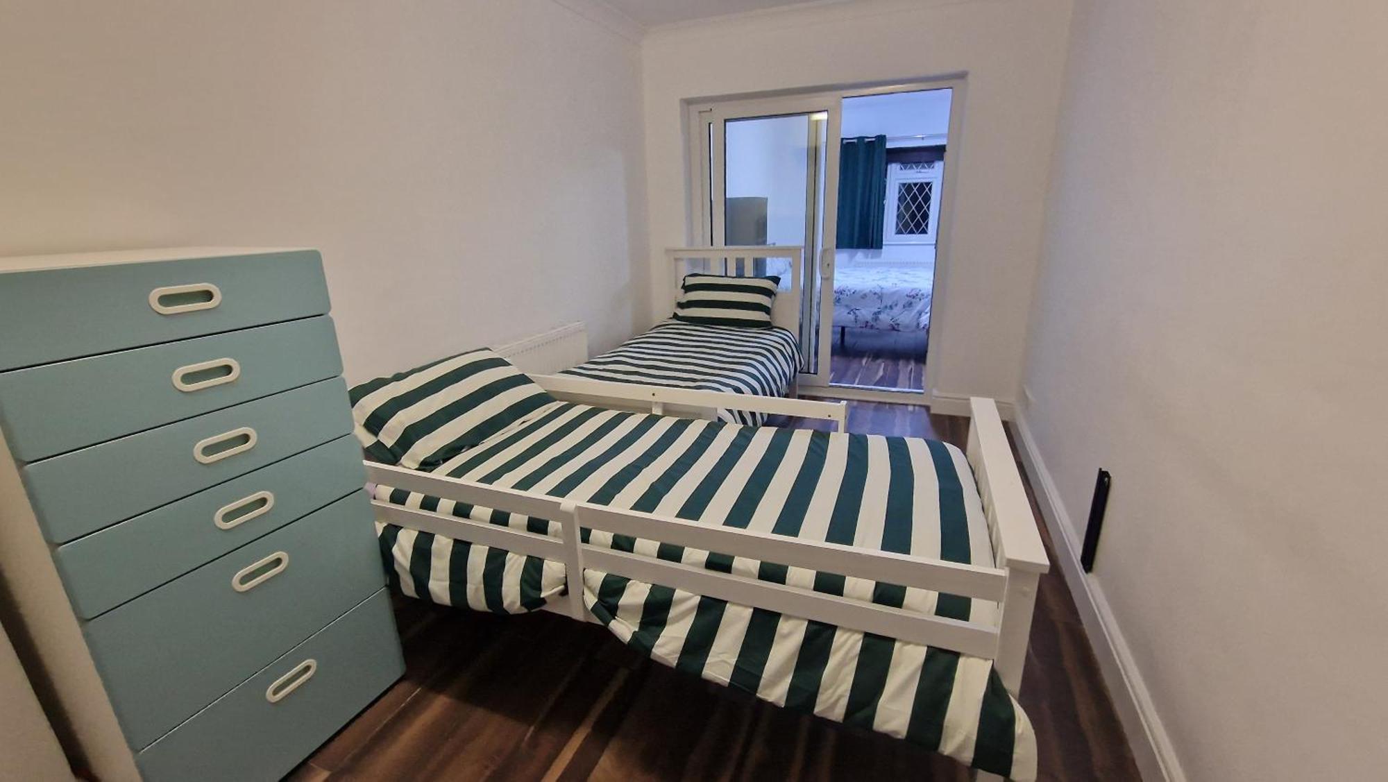 Comfort Sleep - Rooms With Shared Facilities 윈저 외부 사진