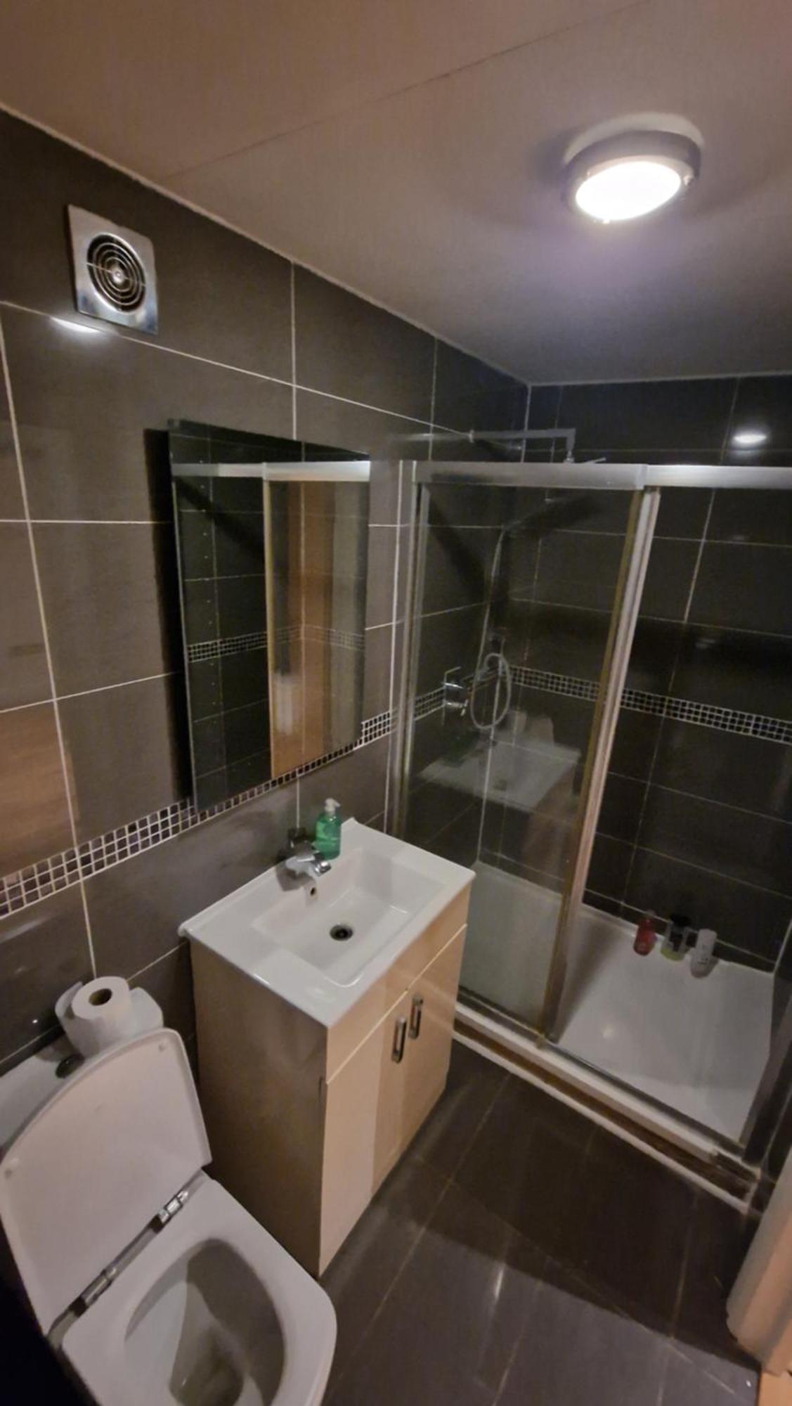 Comfort Sleep - Rooms With Shared Facilities 윈저 외부 사진
