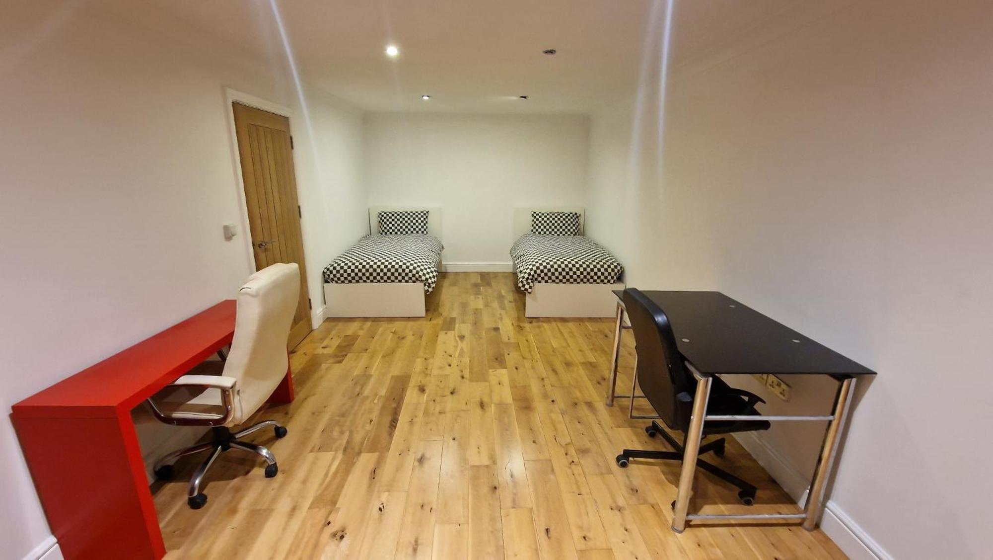 Comfort Sleep - Rooms With Shared Facilities 윈저 외부 사진